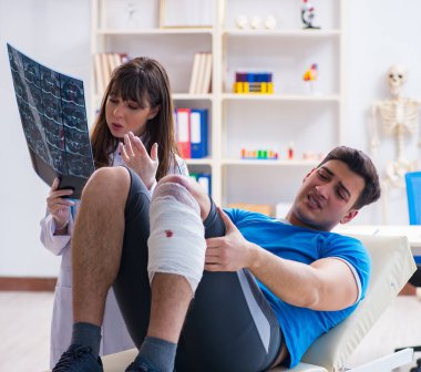 Spor oyuncusu yaralandıktan sonra doktoru ziyaret etti