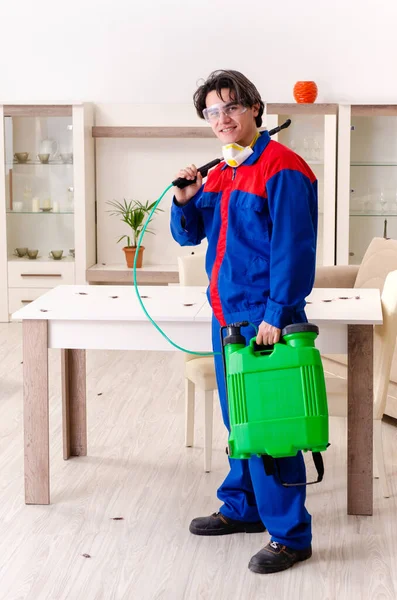 Young contractor doing pest control at home — Stock Photo, Image