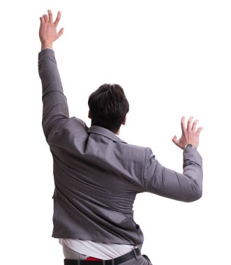 İş adamı beyaz üzerine izole edilmiş sanal engelleri tırmanıyor