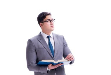 Beyaz arka planda izole edilmiş bir kitap okuyan işadamı öğrencisi