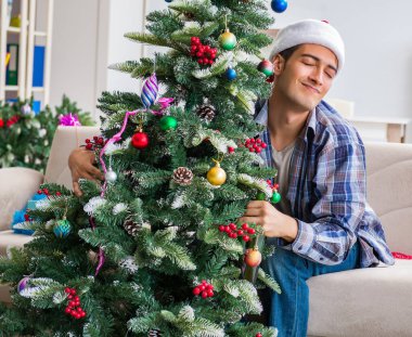 Adam noel partisinden sonra akşamdan kalma.