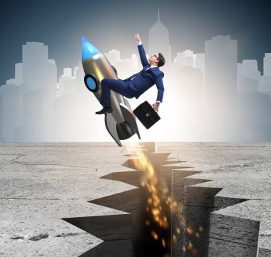 İş adamı roketle kaya boşluğundan uçuyor