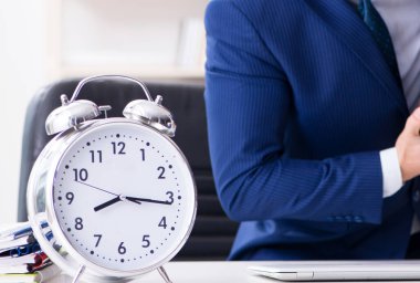 Son teslim tarihine yetişmeye çalışan iş adamı