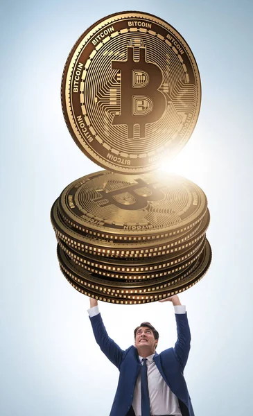 Der Geschäftsmann hält Bitcoin in Kryptowährung Blockchain con — Stockfoto