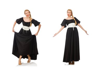 Uzun boylu, siyah elbiseli, beyaz tenli bir kadın.