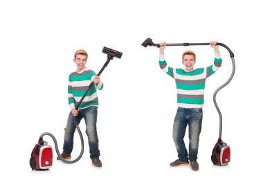 Elektrikli süpürgeyle beyaz üzerine komik adam.