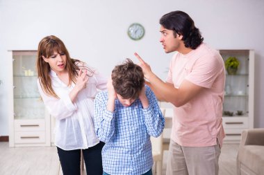 Karı-koca ve çocukla aile içi anlaşmazlık