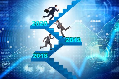 İşadamı her yıl merdivenleri çıkıyor.