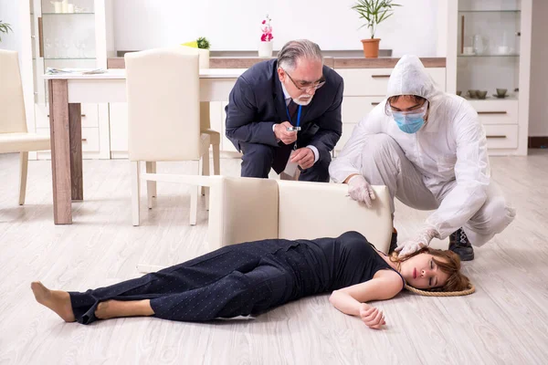 Forensic experts at the crime scene — Stock Photo, Image