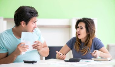 Genç aile kişisel finansla boğuşuyor