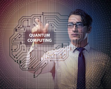 İş adamı kuantum hesaplama kavramında sanal düğmeye basıyor
