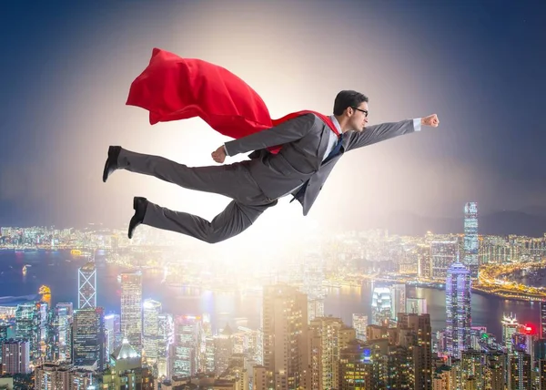 Homem de negócios super-herói voando sobre a cidade — Fotografia de Stock
