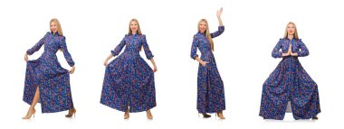 Mavi çiçekli elbisesi olan genç bir kadın, beyaz tenli.