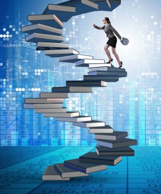 İş kadını iyi bir eğitim aldıktan sonra terfi etti