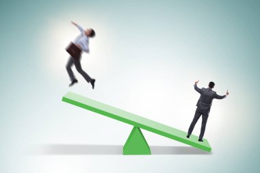 İş adamı ve tahterevalliyle rekabet konsepti