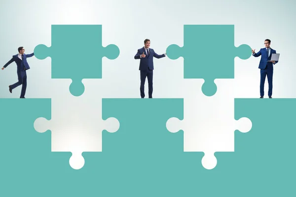 Zakenman in teamwork concept met legpuzzel — Stockfoto