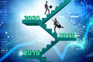 İşadamı her yıl merdivenleri çıkıyor.