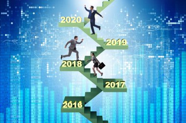 İşadamı her yıl merdivenleri çıkıyor.