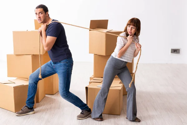 Young pair and many boxes in divorce settlement concept — Stock Photo, Image