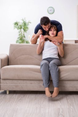 Aile içi şiddet kavramında genç bir çift