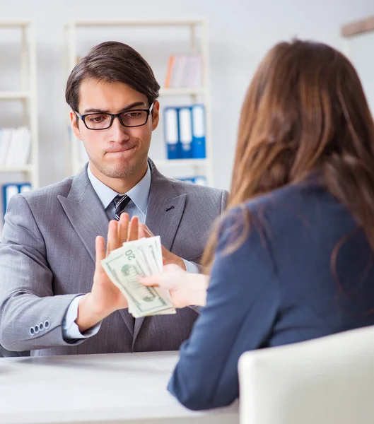 Bedrijven die smeergeld aangeboden krijgen voor het overtreden van de wet — Stockfoto