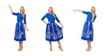 Beyaz çiçekli mavi elbiseli kadın.