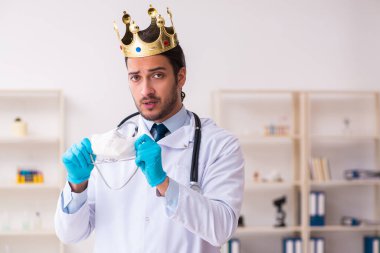 Coronavirus COVID-19 konseptinde çalışan doktor.