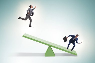 İş adamı ve tahterevalliyle rekabet konsepti
