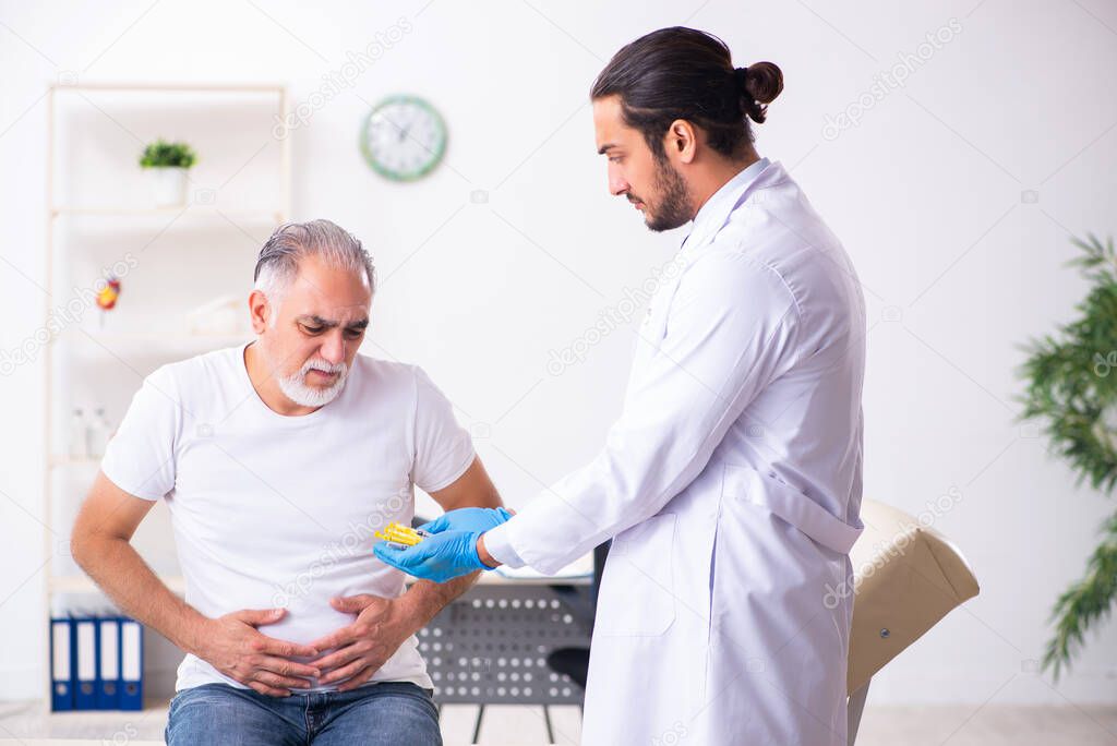 Patient suffering from diabetes visiting doctor