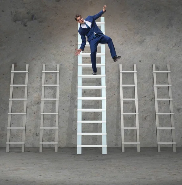 Empleado siendo despedido y cayendo de la escalera de carrera —  Fotos de Stock