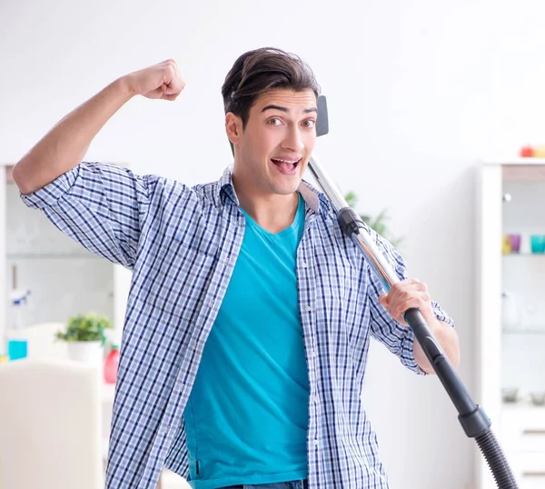 Young family cleaning the house — Stock Photo, Image