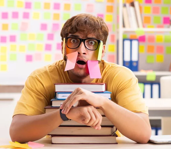 Student preparing for exams with many conflicting priorities — Stock Photo, Image
