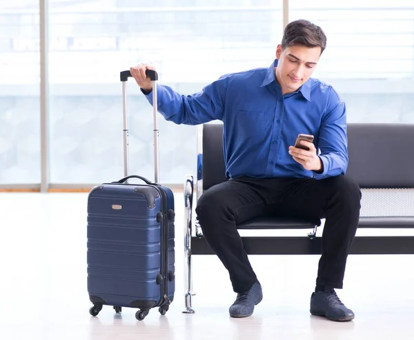 Man wairing to boarding in airport lounge room — Stock Photo, Image