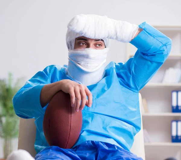 Injured american football player recovering in hospital — Stock Photo, Image