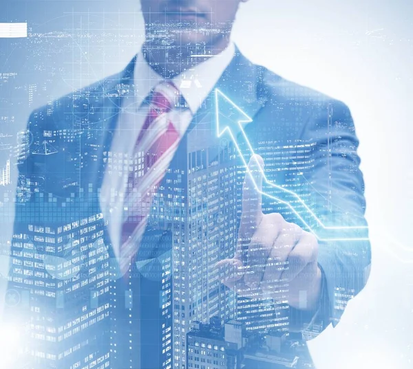 BUsinessman trycker på virtuell knapp på diagrammet — Stockfoto