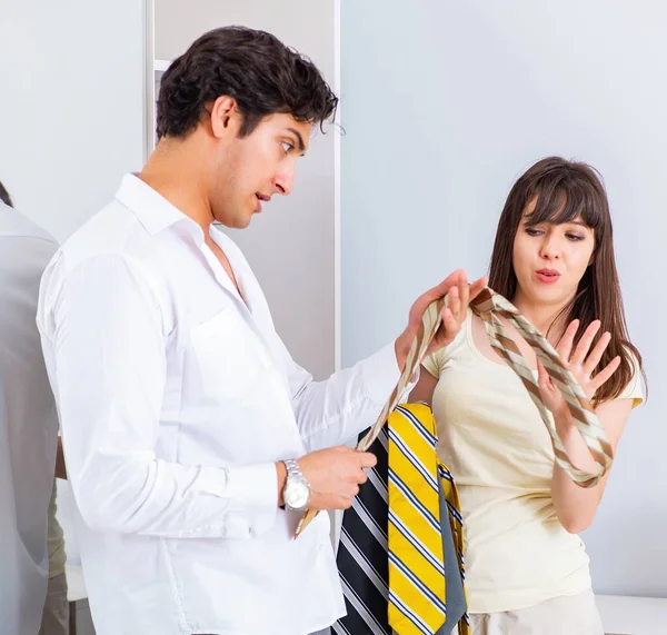 Woman sees her husband off to work — Stock Photo, Image