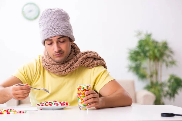 Jongeman die thuis lijdt — Stockfoto