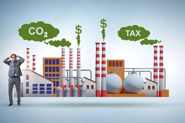 碳税概念方面的商人 — 图库照片