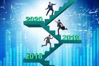 İşadamı her yıl merdivenleri çıkıyor.