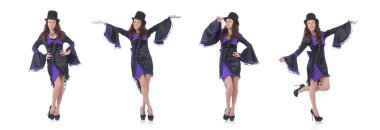 Menekşe ve siyah elbise giyen kız beyazda izole edilmiş.