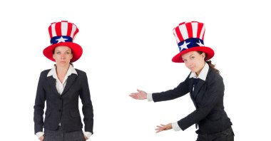 Beyaz üzerinde Amerikan sembolleri olan genç bir kadın.