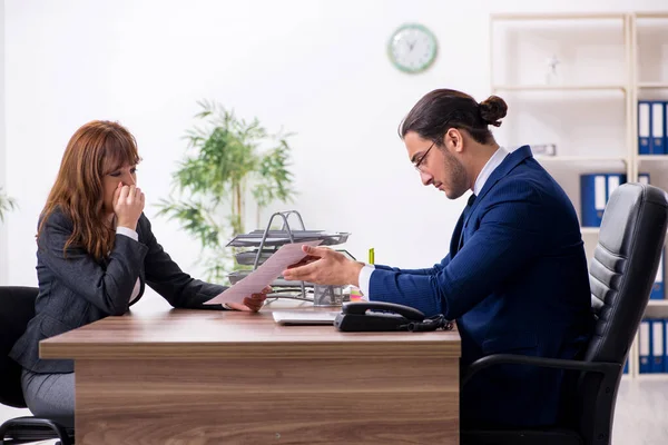 Geschäftstreffen zwischen Geschäftsfrau und Geschäftsfrau — Stockfoto