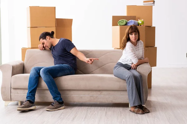 Young pair and many boxes in divorce settlement concept — Stock Photo, Image