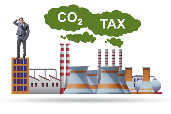 Бизнесмен в концепции углеродного налога — стоковое фото