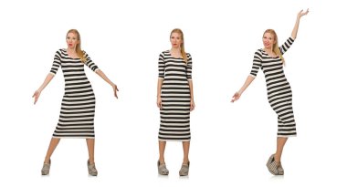 Uzun çizgili elbiseli genç bir kadın, beyaz tenli.