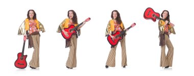 Meksika kıyafeti giymiş gitarlı bir kadın.