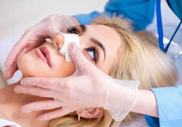 Woman getting ready for plastic surgery — Stock Photo, Image