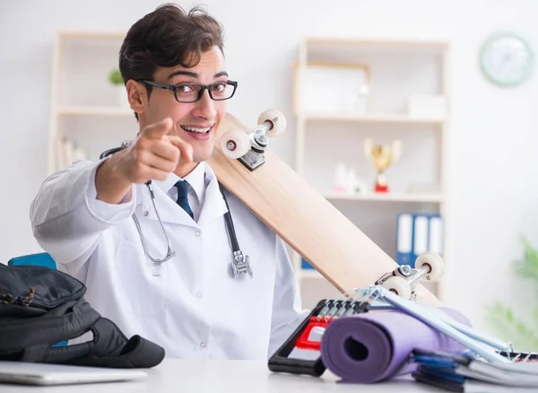 Doktor öğle arasında spora gidiyor. — Stok fotoğraf