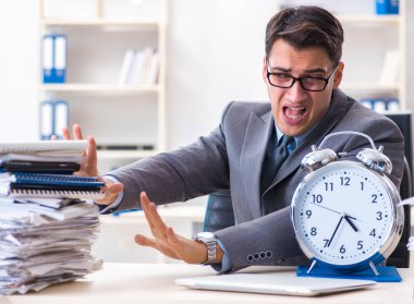 Çalışanlar vergi raporlama tarihlerini karşılayamıyor