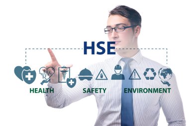 Sanal düğmeye basılı işadamı konsepti